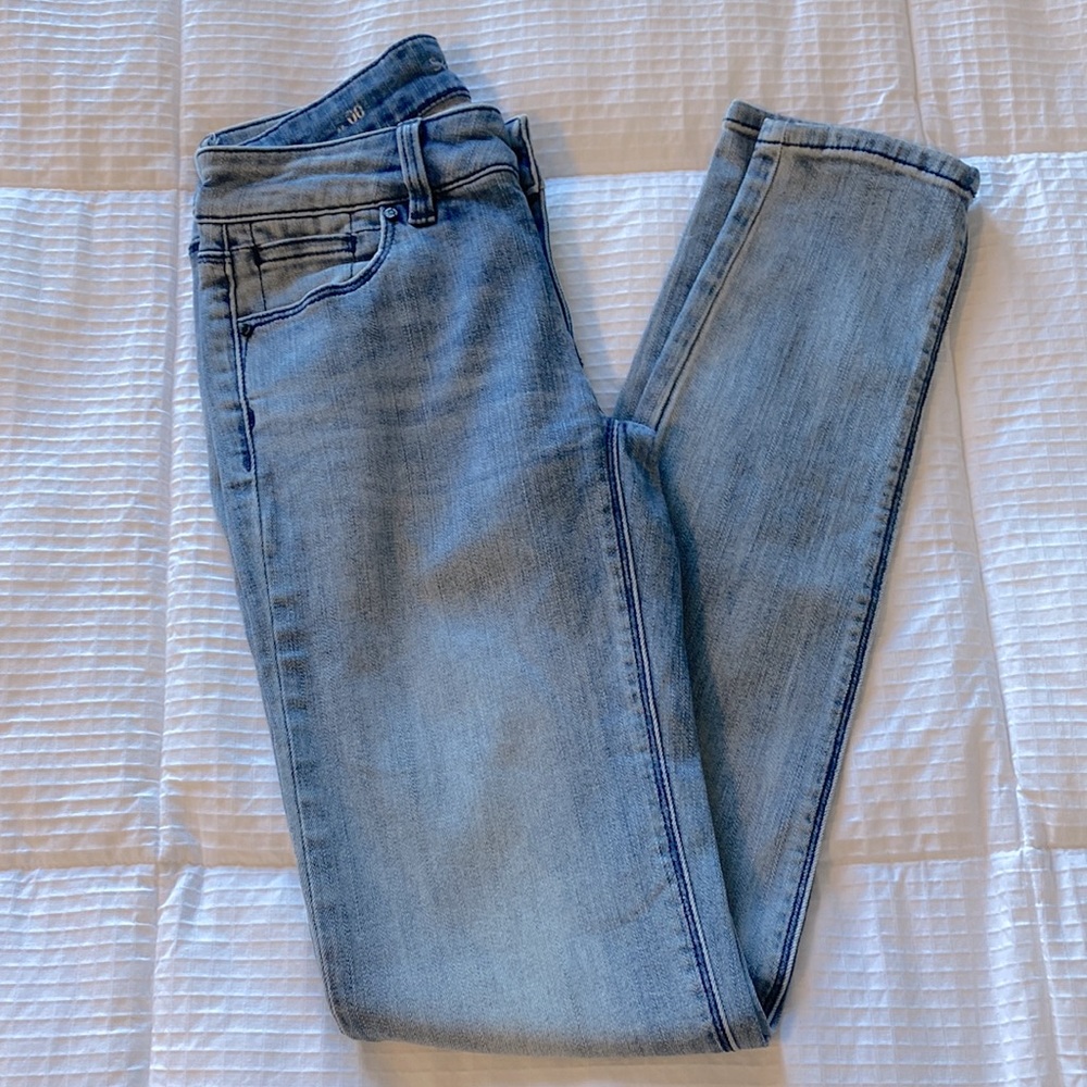 WHBM Skinny Light Blue Wash Jeans with Stretch